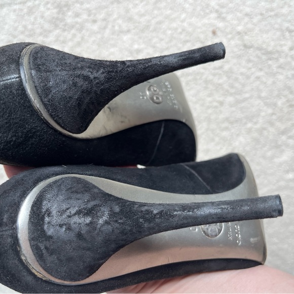 Dolce and Gabbana Black Suede Heels size 40 - Picture 9 of 11